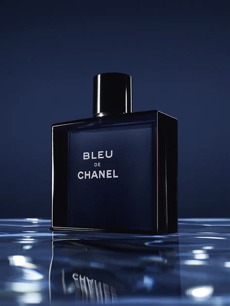 bleu de chanel parfum 評價|擦著香奈兒藍色香精（BLEU DE CHANEL）的小哥，只要一聲在 .